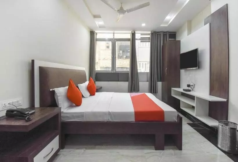 Hotelli Grover International