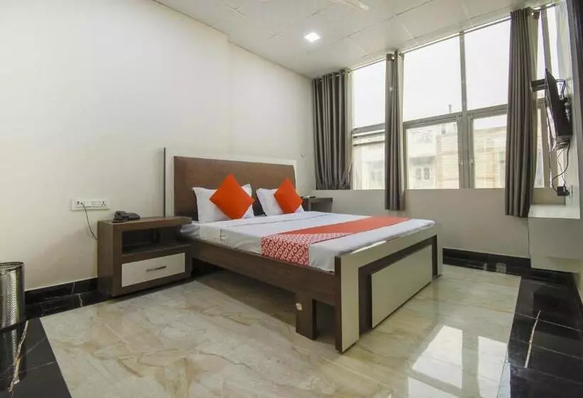 Hotelli Grover International