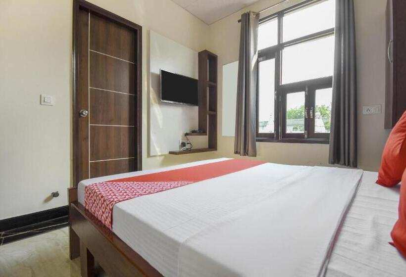 هتل Grover International