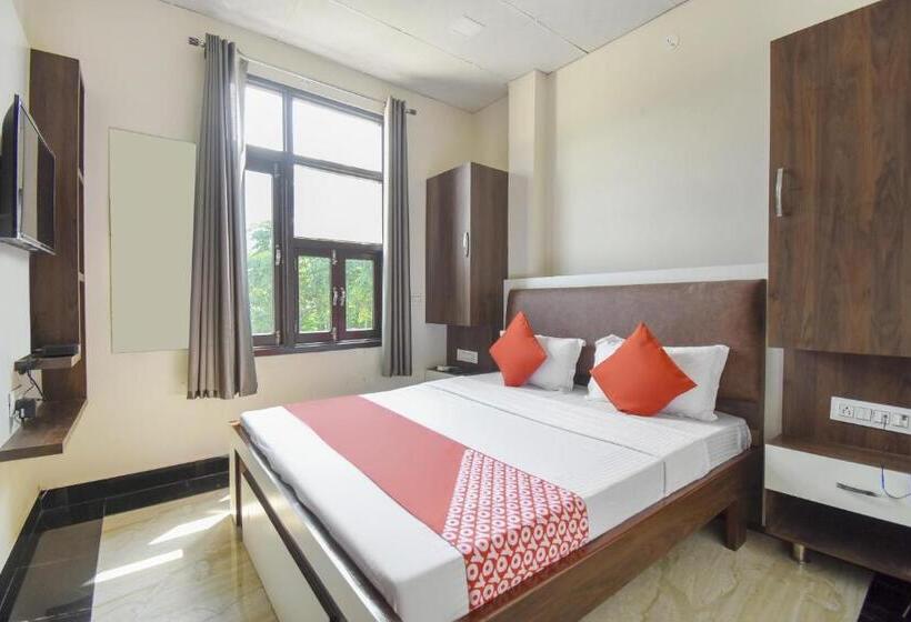 هتل Grover International