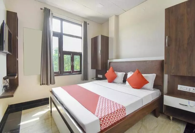 Hotelli Grover International