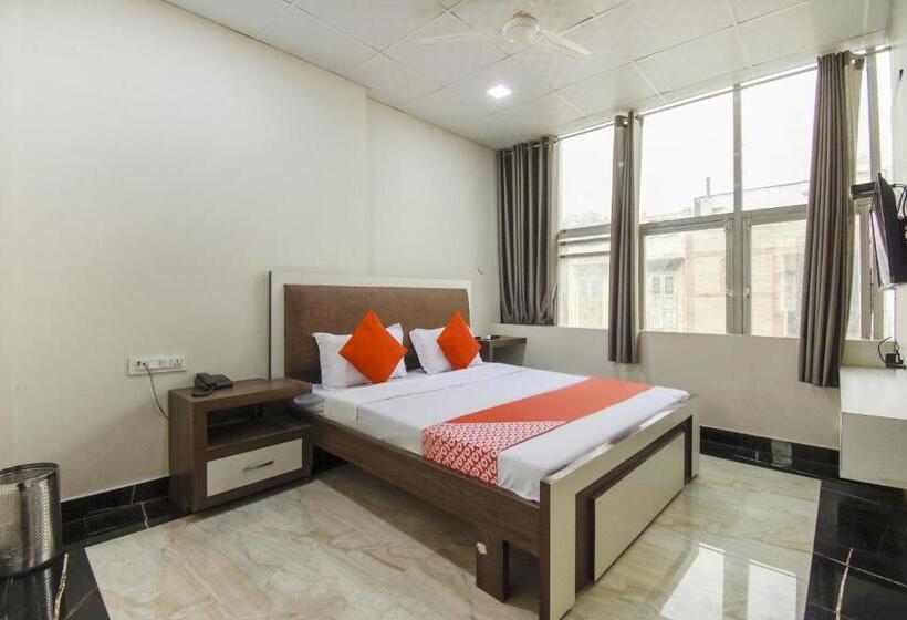 هتل Grover International