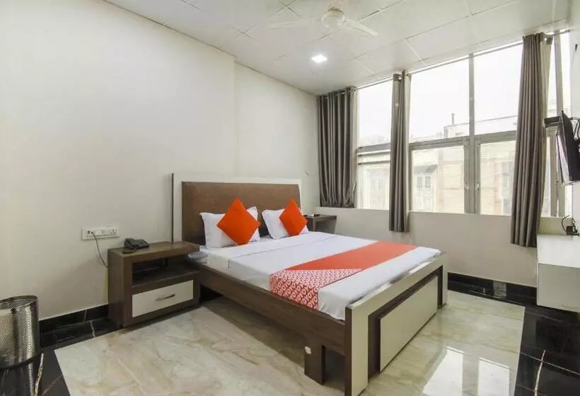 Hotelli Grover International