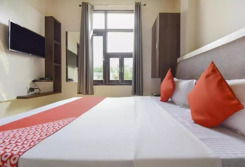 Hotelli Grover International