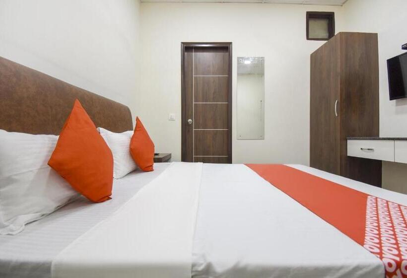 هتل Grover International