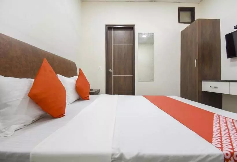 Hotelli Grover International