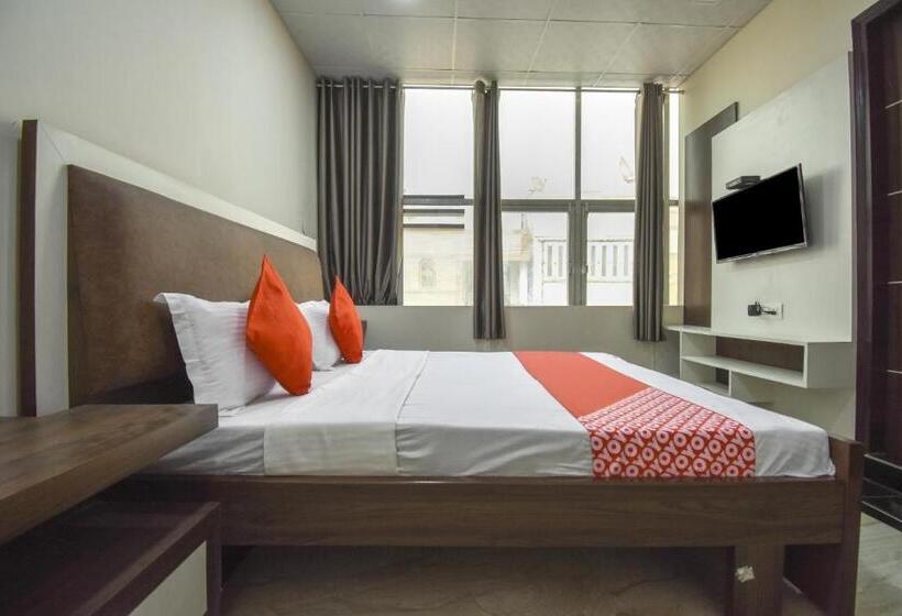 هتل Grover International