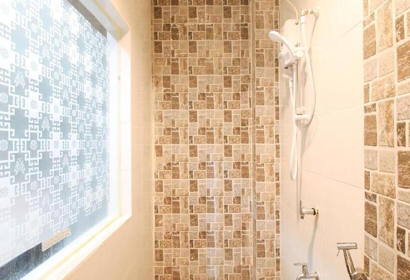 Hotel Reddoorz @ P Florentino Street Sampaloc Manila