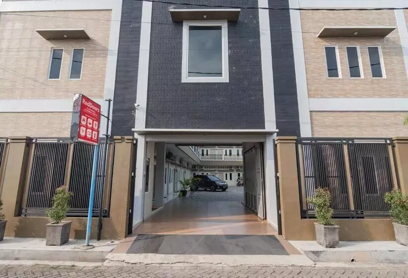 ホテル Reddoorz Plus Syariah @ Tuparev Cirebon 3