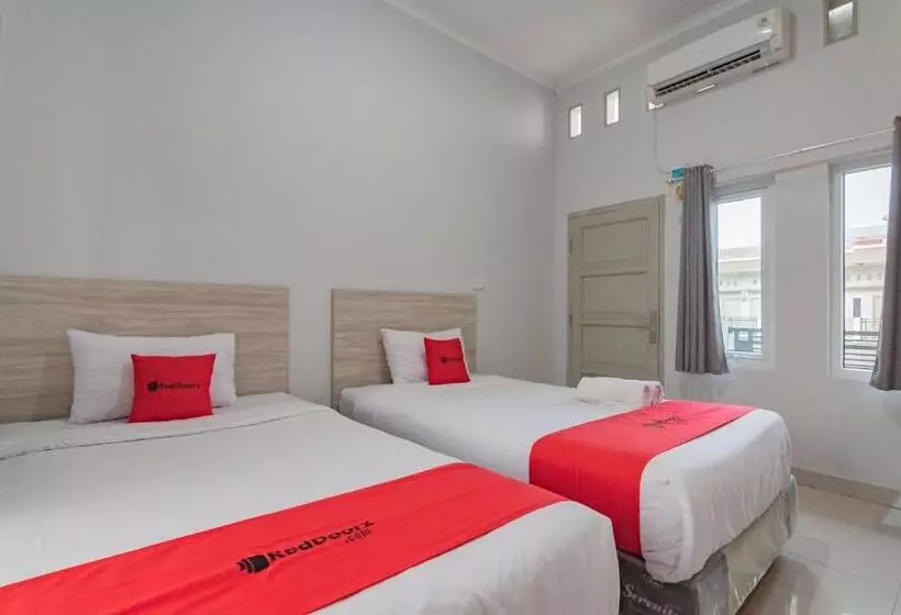 ホテル Reddoorz Plus Syariah @ Tuparev Cirebon 3
