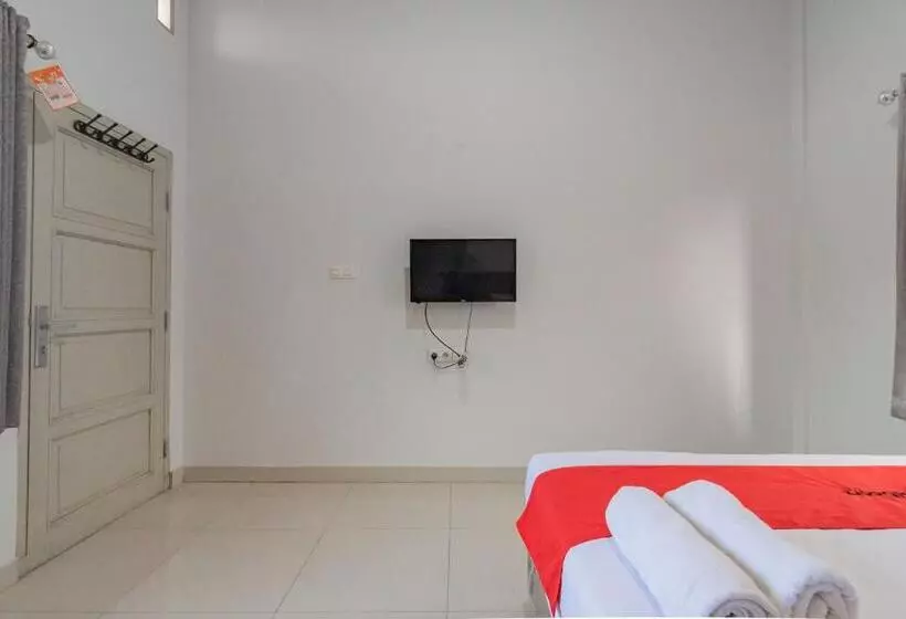 ホテル Reddoorz Plus Syariah @ Tuparev Cirebon 3