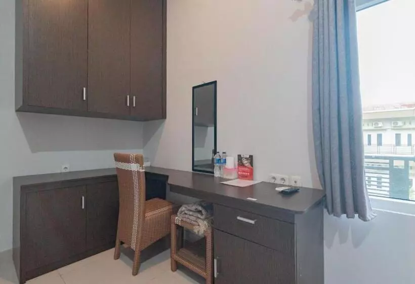 ホテル Reddoorz Plus Syariah @ Tuparev Cirebon 3