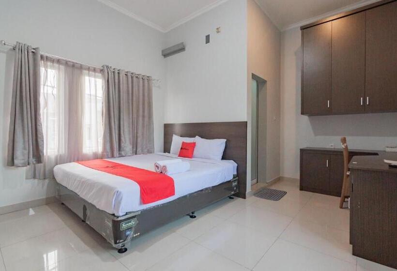בית מלון כפרי Reddoorz Plus Syariah @ Tuparev Cirebon 3