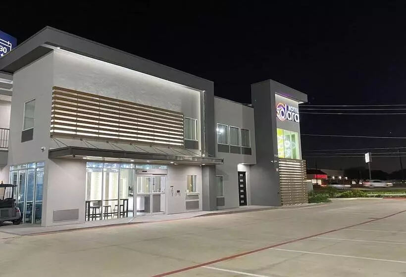 هتل Solara Hobby Airport
