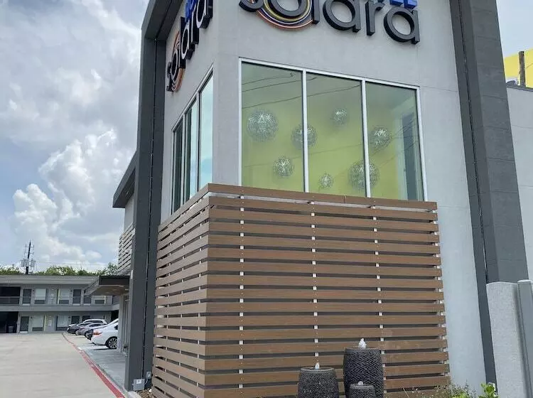 هتل Solara Hobby Airport