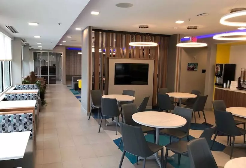 Microtel Inn & Suites By Wyndham Hot Springs