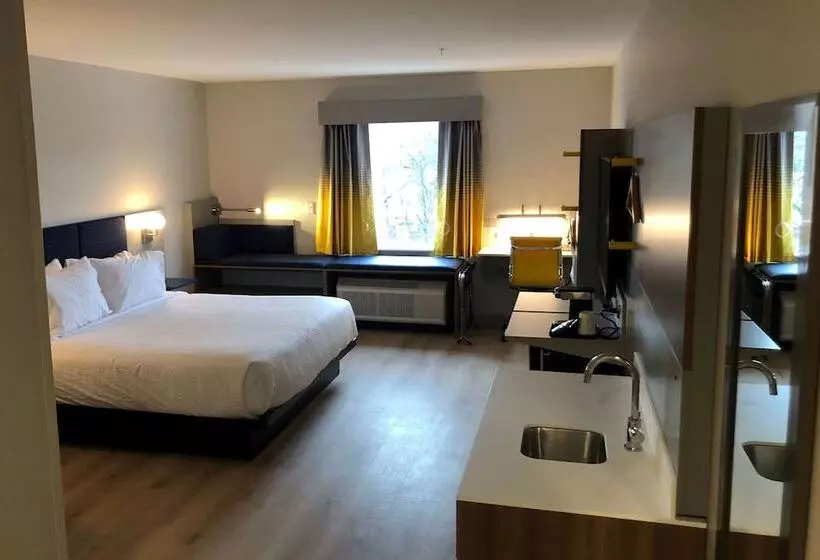 Microtel Inn & Suites By Wyndham Hot Springs