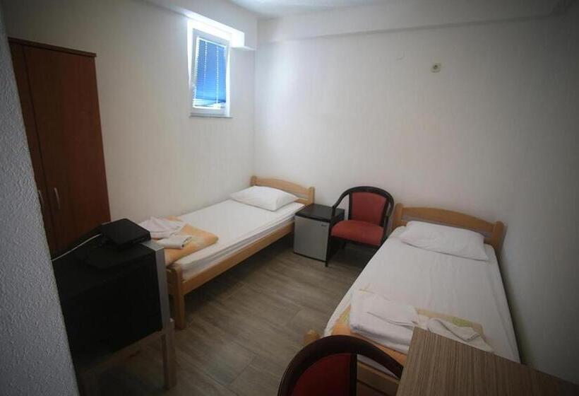 پانسیون Twin Room Zadar Diklo 16023d