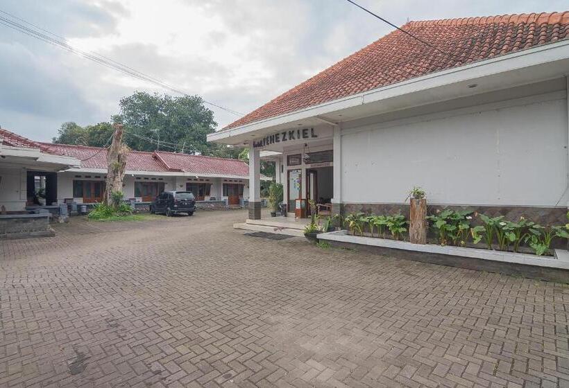 Yehezkiel Hotel Lembang Mitra Reddoorz