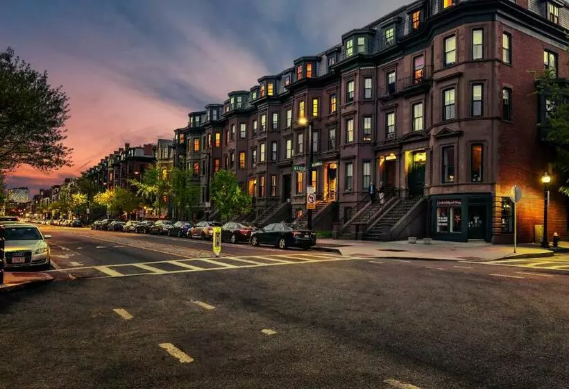Charming Studio In Boston Brownstone, C.ave#5