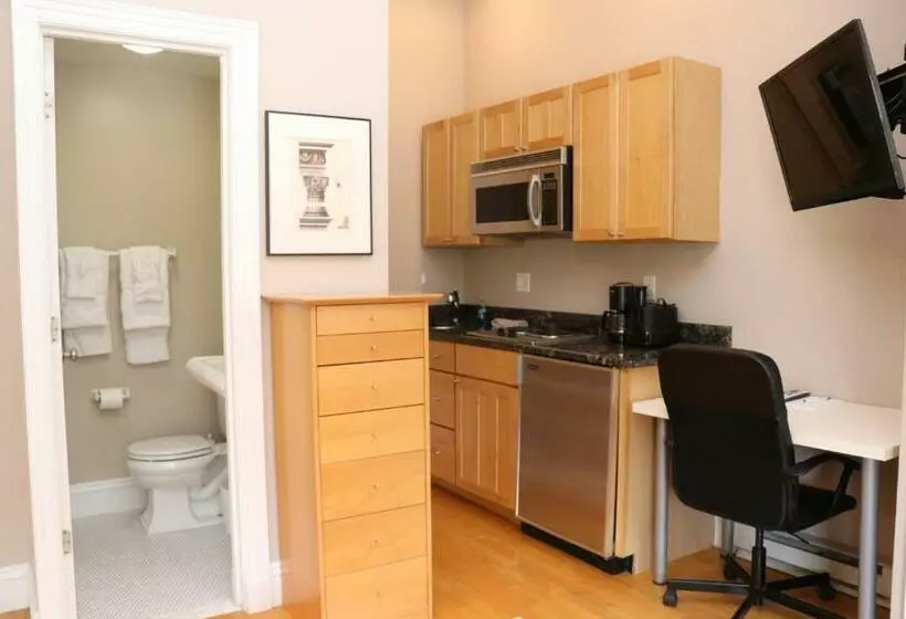 Charming Studio In Boston Brownstone, C.ave#5