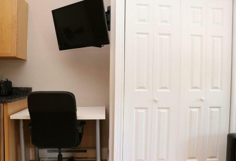 Charming Studio In Boston Brownstone, C.ave#5