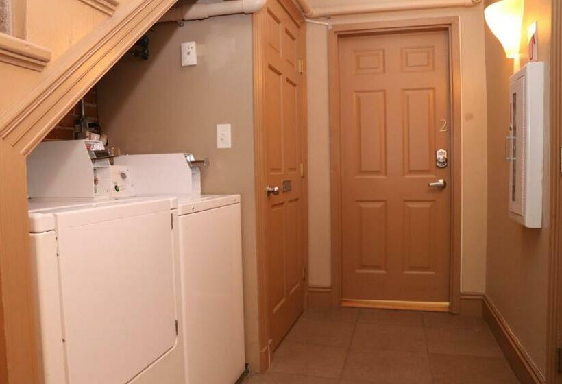 Charming Studio In Boston Brownstone, C.ave#5