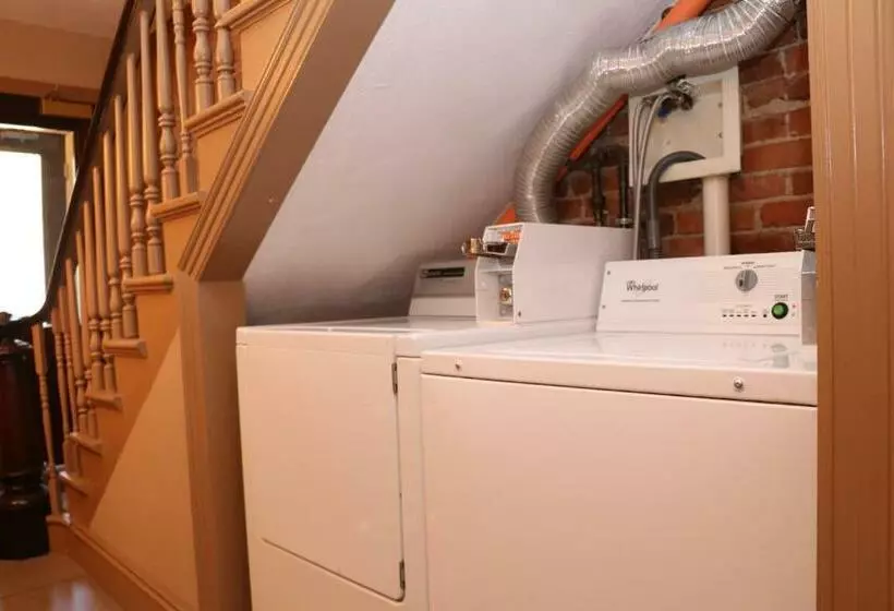 Charming Studio In Boston Brownstone, C.ave#5