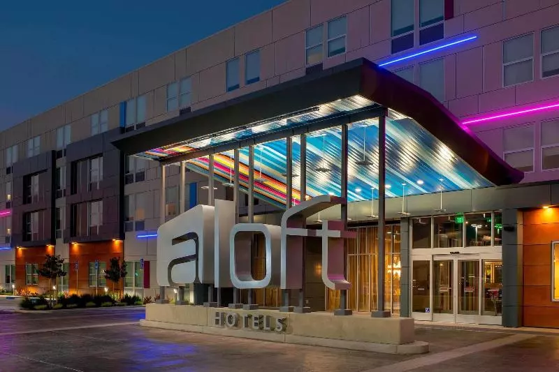 هتل Aloft Omaha Aksarben Village