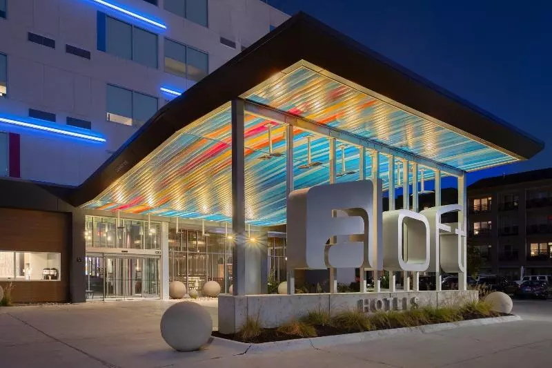 هتل Aloft Omaha Aksarben Village