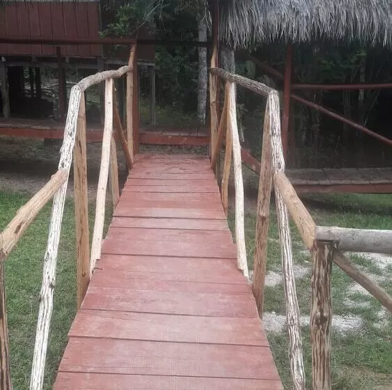 ホテル Explorer Lodge