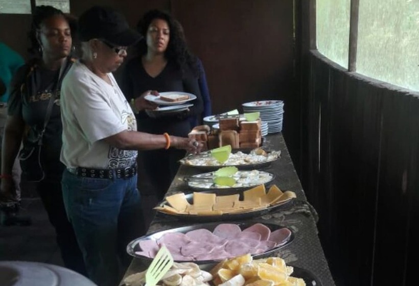 هتل Explorer Lodge