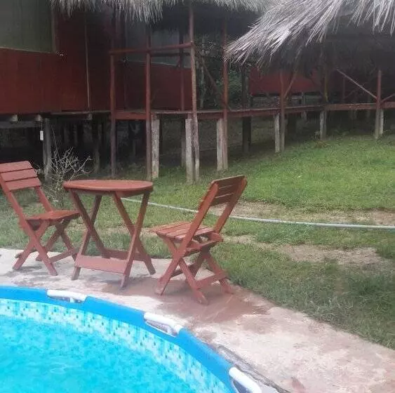 ホテル Explorer Lodge