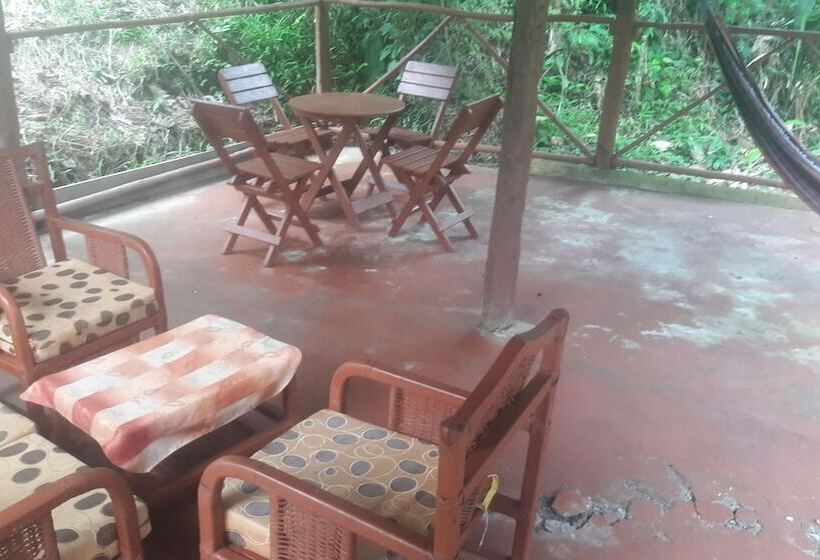 هتل Explorer Lodge