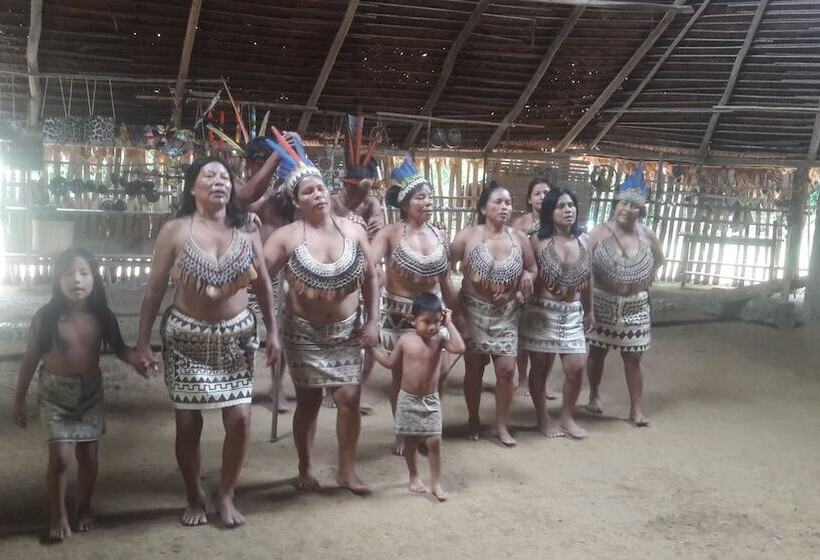 هتل Explorer Lodge