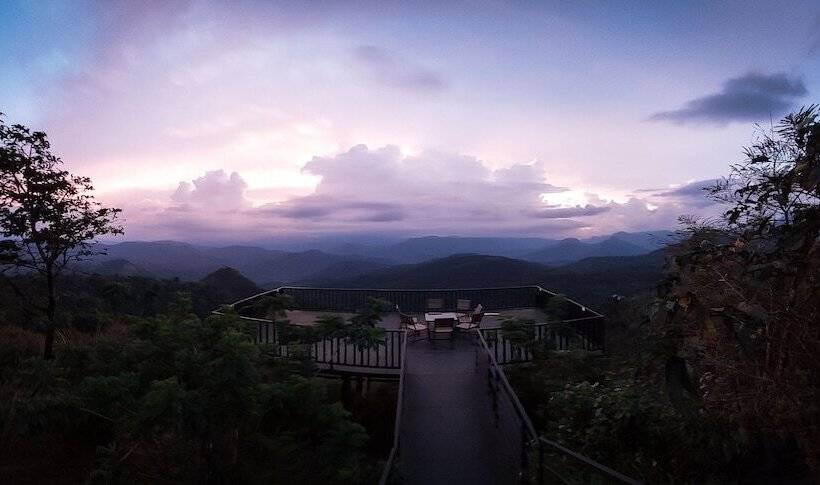 בית מלון כפרי Haze And Kites Resort Munnar