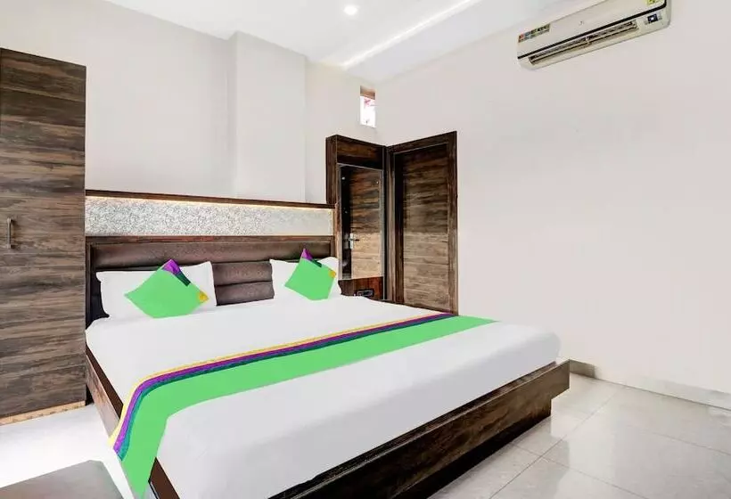 Itsy Hotels Anjali Mahal 500, Mtrs From Mathura Railway Station