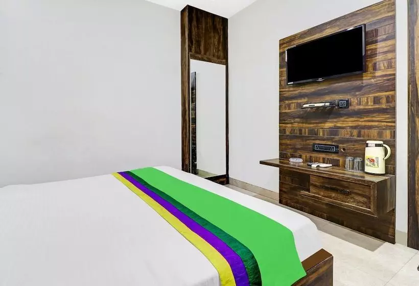 Itsy Hotels Anjali Mahal 500, Mtrs From Mathura Railway Station