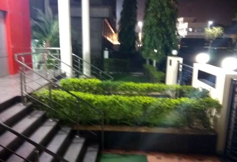 Hotelli Jk Rooms 122 Shaheen Lodging & Boarding