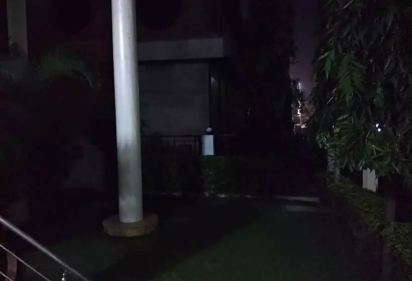 Hotelli Jk Rooms 122 Shaheen Lodging & Boarding