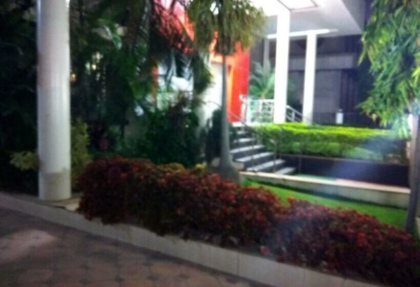 Hotelli Jk Rooms 122 Shaheen Lodging & Boarding