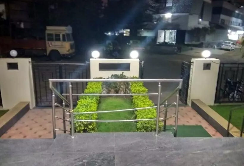 Hotelli Jk Rooms 122 Shaheen Lodging & Boarding