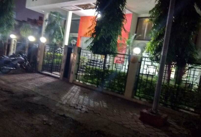 Hotelli Jk Rooms 122 Shaheen Lodging & Boarding