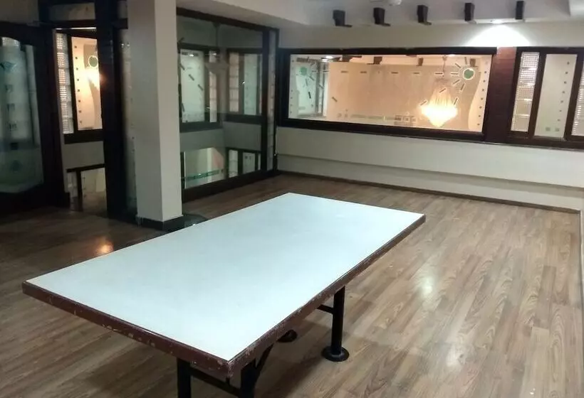 Hotelli Jk Rooms 122 Shaheen Lodging & Boarding