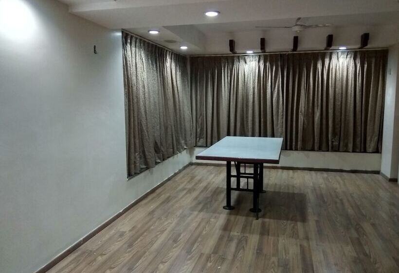 Hotelli Jk Rooms 122 Shaheen Lodging & Boarding