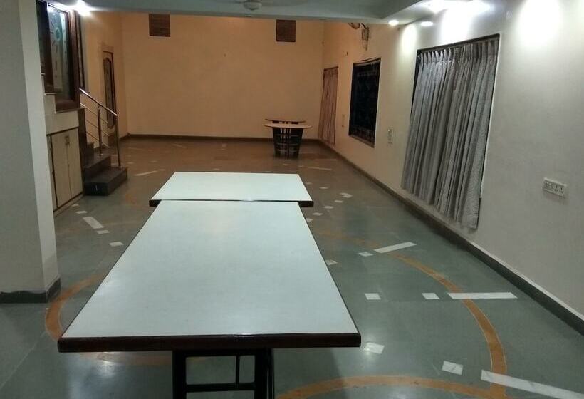 Hotelli Jk Rooms 122 Shaheen Lodging & Boarding