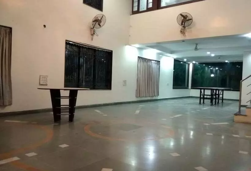 Hotelli Jk Rooms 122 Shaheen Lodging & Boarding