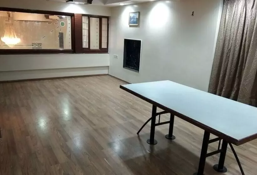 Hotelli Jk Rooms 122 Shaheen Lodging & Boarding