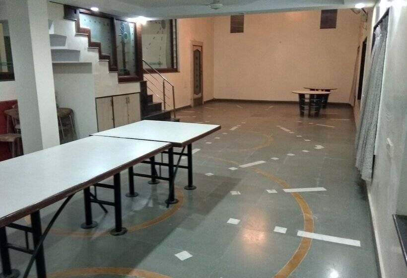 Hotelli Jk Rooms 122 Shaheen Lodging & Boarding