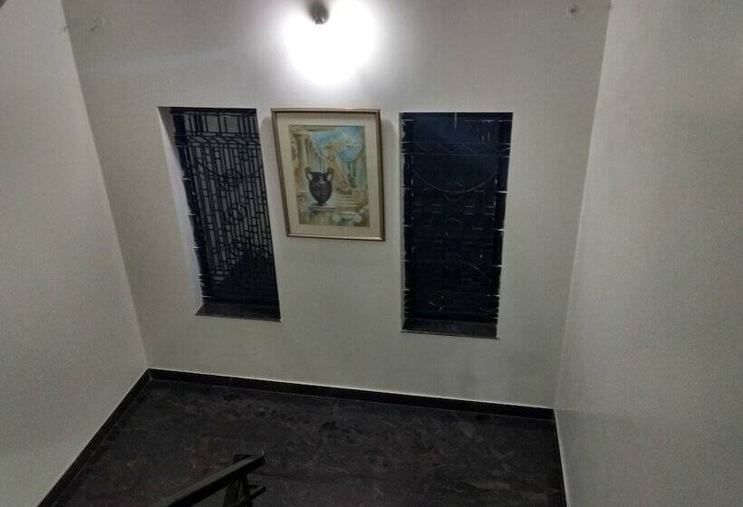 Hotelli Jk Rooms 122 Shaheen Lodging & Boarding